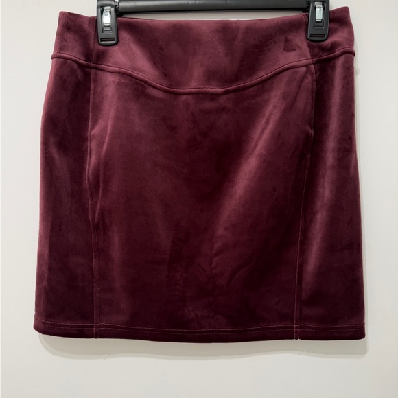 lululemon athletica Dresses & Skirts - Lululemon High-Rise Women’s Medium Stretch Comfortable Mini Skirt Velvet Garnet